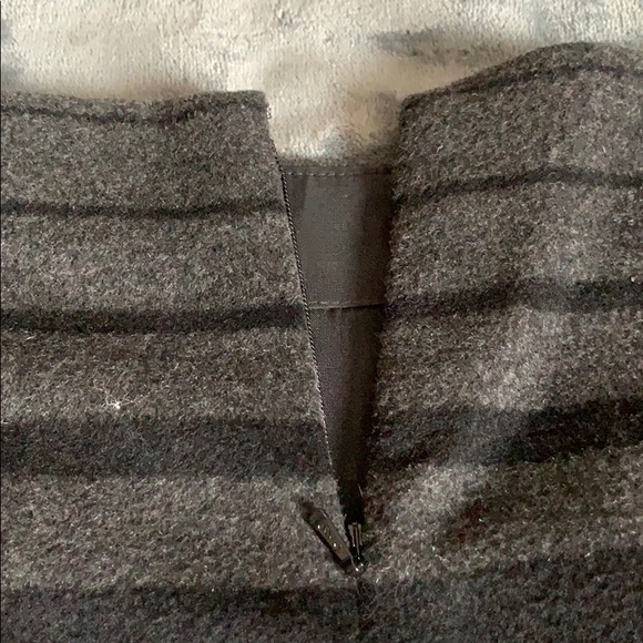 Banana Republic wool blend skirt - Picture 3 of 8